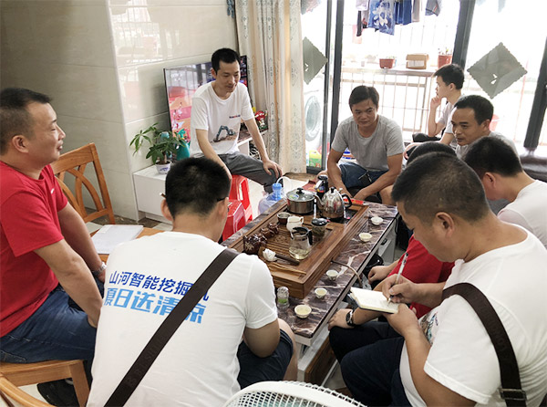 “清涼”送到客戶手中，為山河智能售后服務(wù)活動(dòng)打CAII