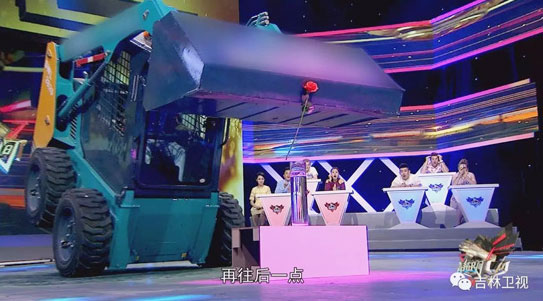 誰(shuí)說(shuō)機(jī)械都冰冷？這款會(huì)跳舞的滑移明明就是熱情奔放的！