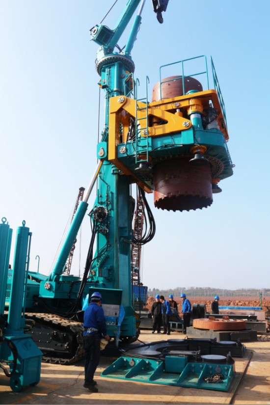 喜訊！山河智能SWRC170自行式全回轉(zhuǎn)全套管鉆機(jī)獲湖南省首臺(tái)(套)重大技術(shù)裝備產(chǎn)品獎(jiǎng)勵(lì)！
