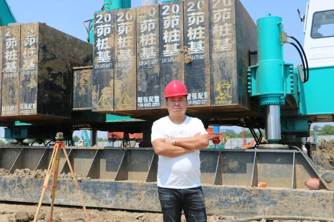 液壓靜力壓樁機從1臺到21臺，他只用了8年！