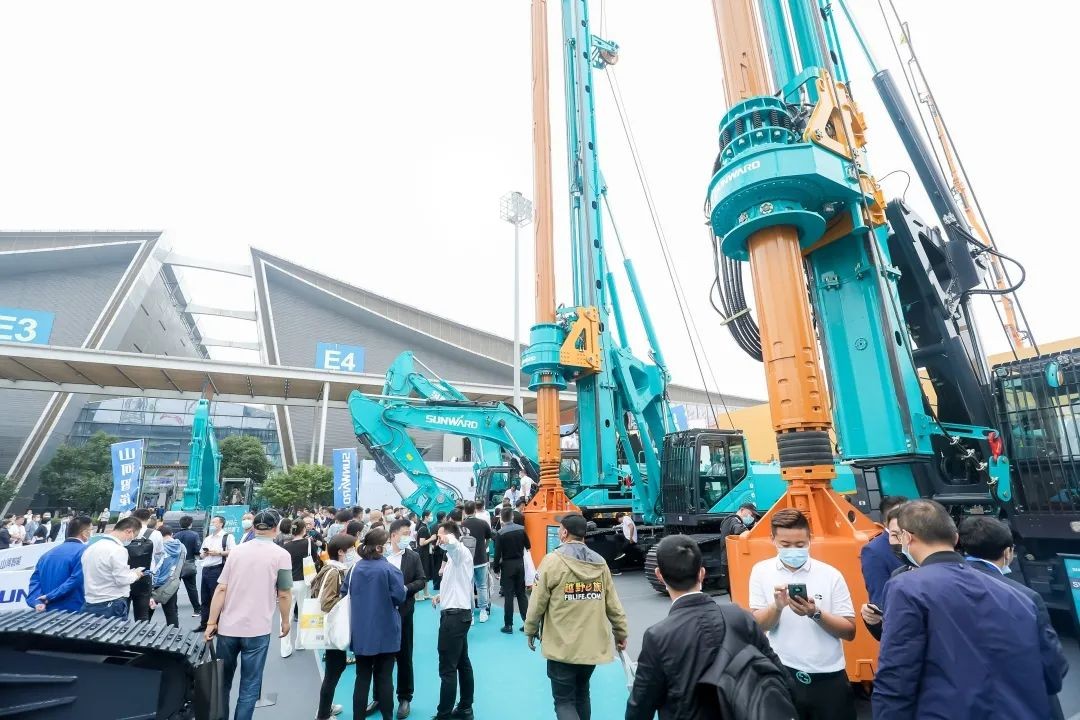 何清華出席長(zhǎng)沙國(guó)際工程機(jī)械產(chǎn)業(yè)鏈發(fā)展峰會(huì)，走“雙循環(huán)”道路關(guān)鍵在于“要做好自己的事情”