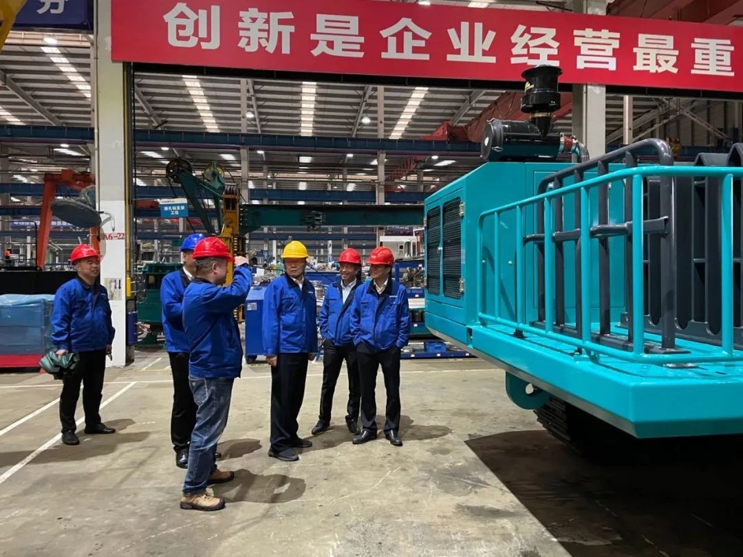 聯(lián)合開發(fā)出成果！山河智能壓裂管道運輸車下線