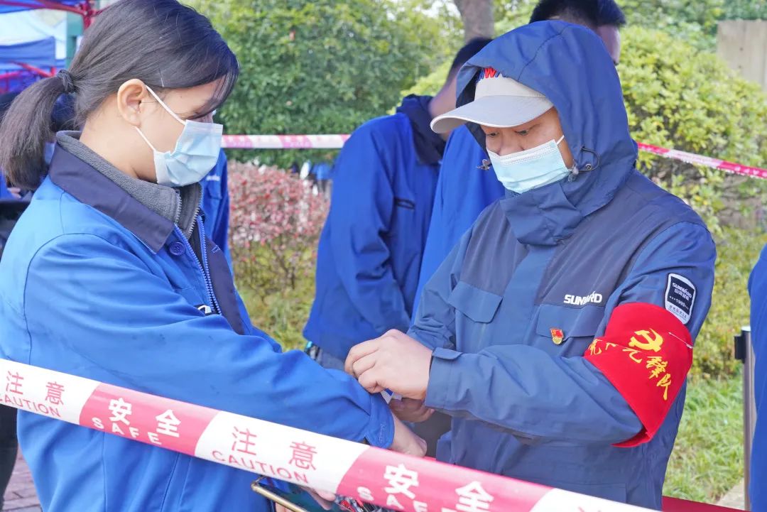 采樣完成率近100%！山河智能第一時(shí)間開(kāi)展全員核酸檢測(cè)，保障安全生產(chǎn)