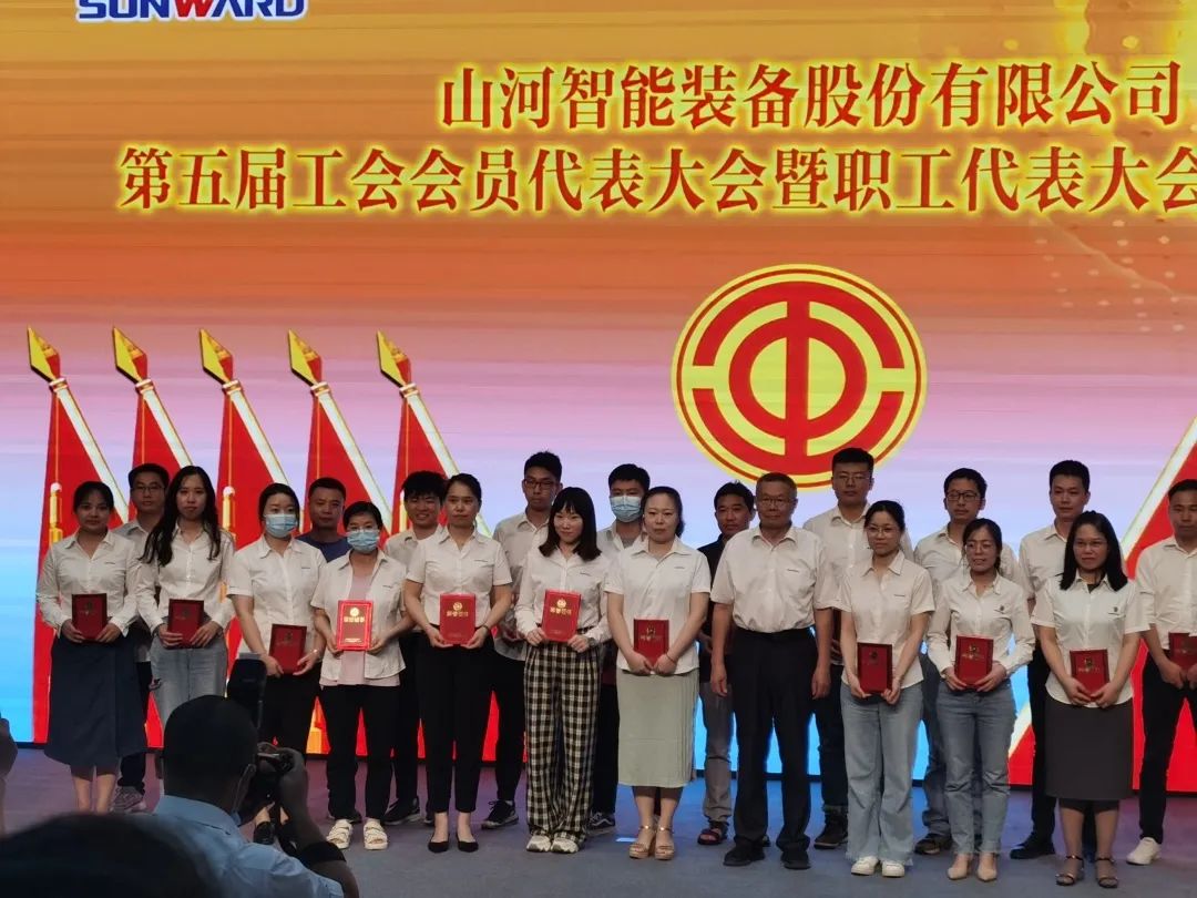你好 2022！再見 2021！我與山河智能共成長