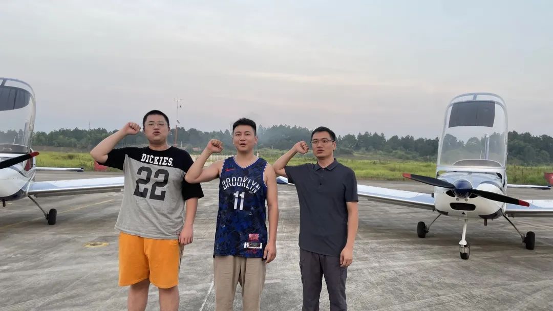 沖上云霄！湖南山河通航學(xué)員成功單飛