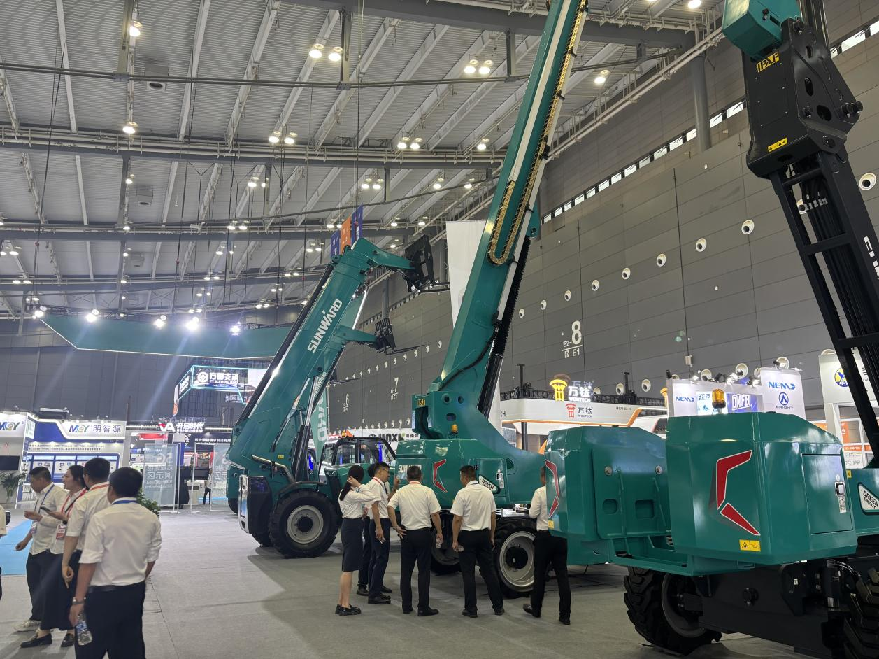 2025 CICEE | 山河智能SWT34JE-P電動直臂式高空作業(yè)平臺重磅發(fā)布！