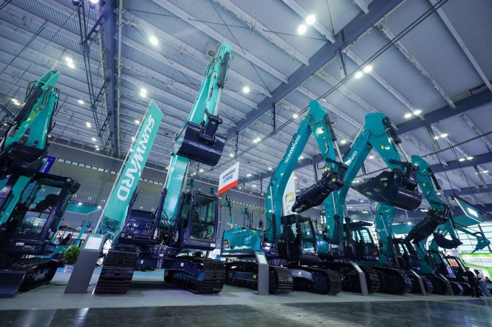 2025 CICEE | 從單一工具邁向多元化解決方案，山河智能呈現(xiàn)非凡挖掘機(jī)風(fēng)采