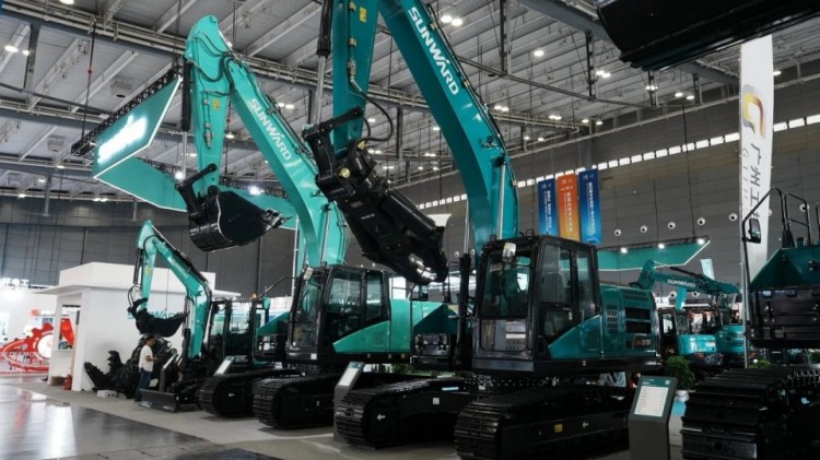 2025 CICEE | 打造極致精品化，山河智能挖掘機“圈粉”長沙展