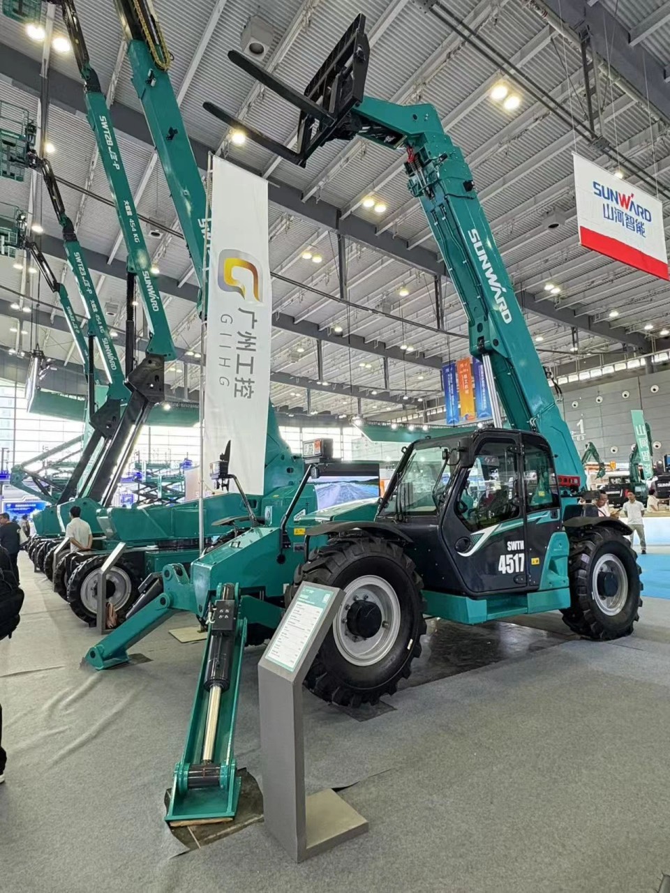 2025 CICEE | 變裝升級(jí)！新一代SWTH4517叉裝車(chē)硬核亮相長(zhǎng)沙展