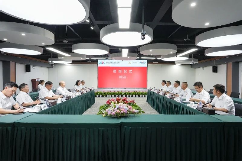 山河智能與易普力公司深化戰(zhàn)略合作，共筑混裝設(shè)備技術(shù)轉(zhuǎn)化新標(biāo)桿