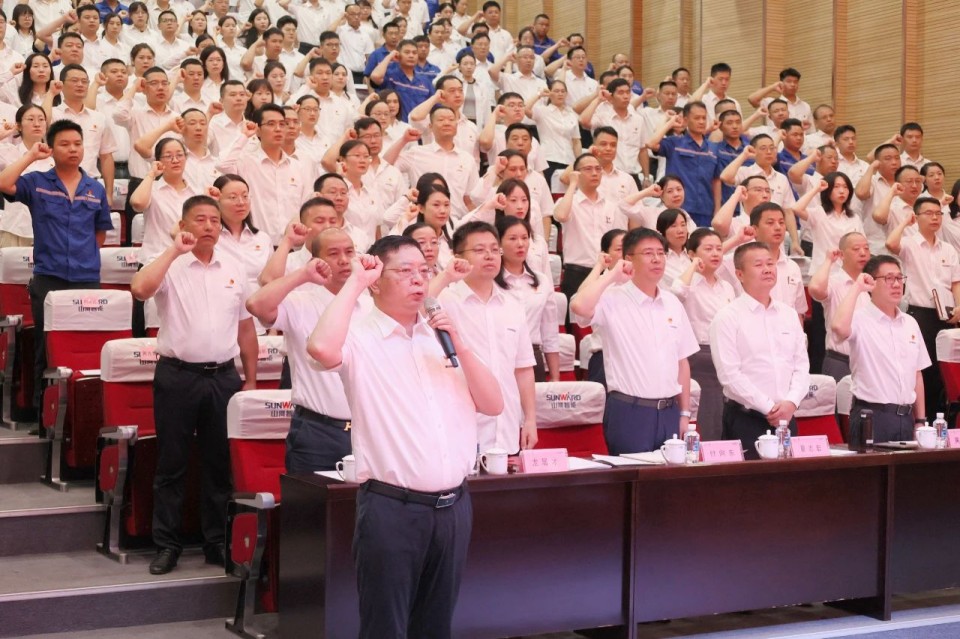 山河智能召開慶祝中國(guó)共產(chǎn)黨成立104周年表彰大會(huì)